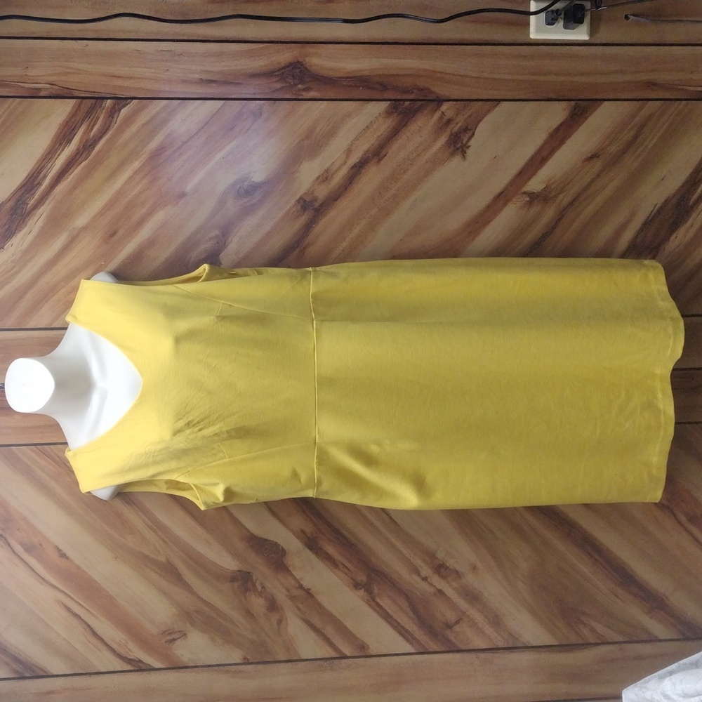 Talbots Yellow Sleeveless Sheath Dress Knee- Length With A V-nexkline Size 14